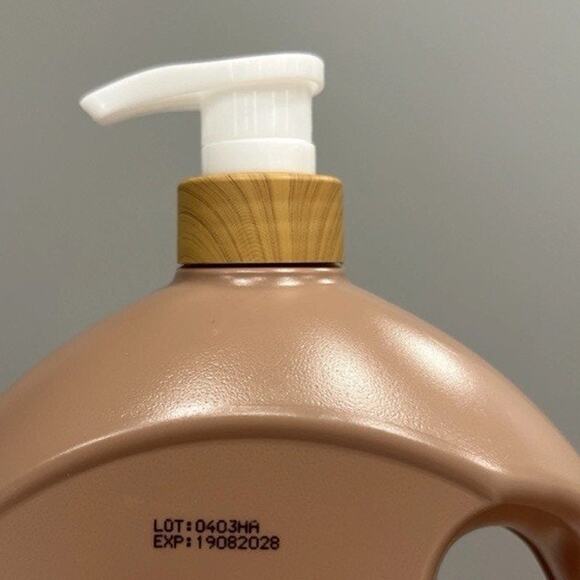 Sand + Paws Coconut & Lavender Pet Shampoo Conditioner w/ Vitamin E 81.1 Fl Oz - Picture 3 of 5